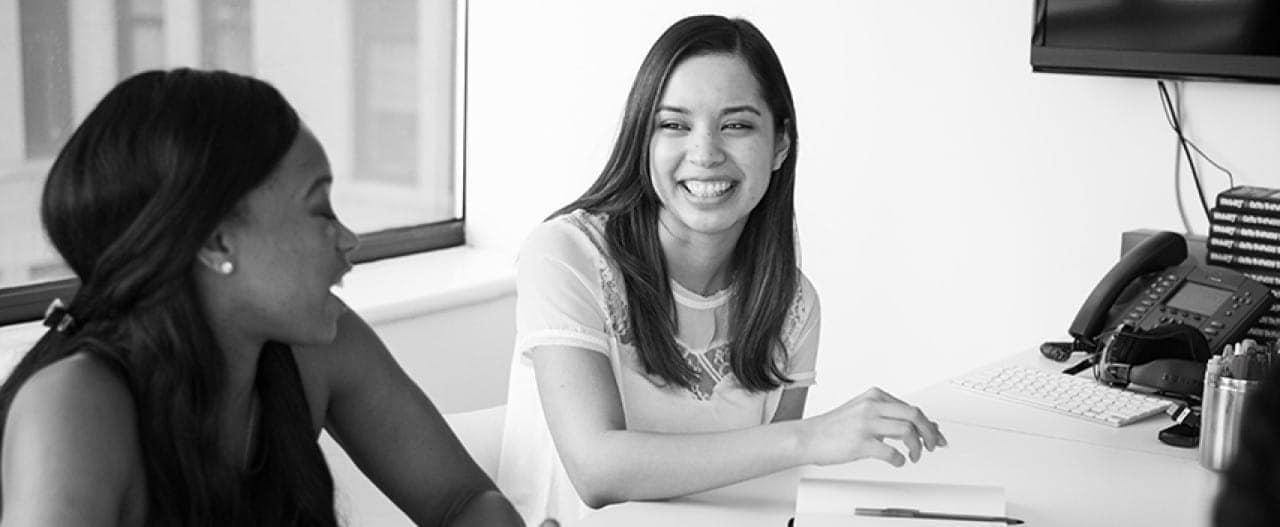 La signature d'un acte immobilier est une étape-clé pour beaucoup de personnes Signature d'un acte immobilier dans une agence