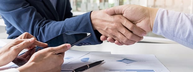 Groupe de travail se mettant d'accord sur la solution de digitalisation ImmoSign